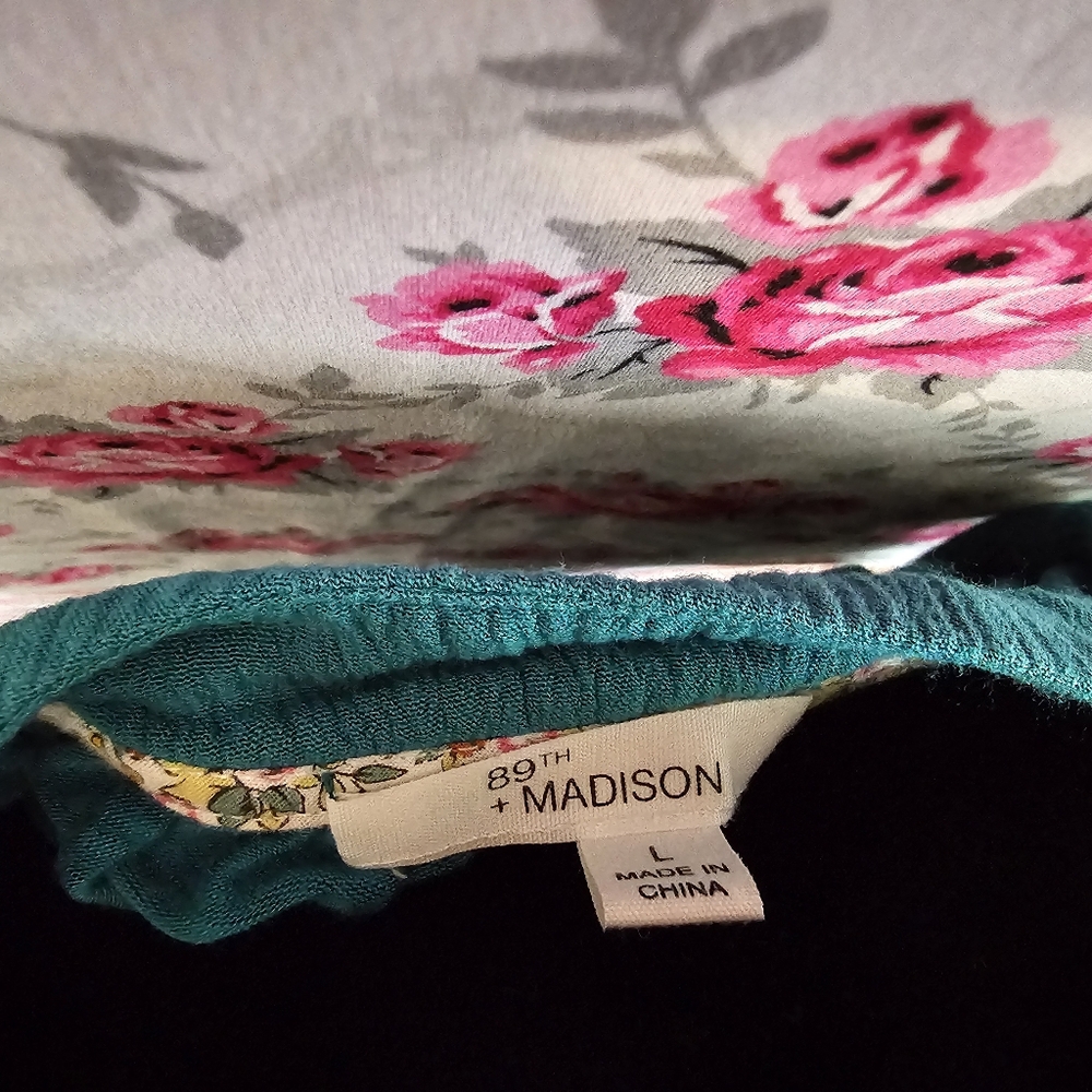 Faux button blouse - Picture 2 of 5